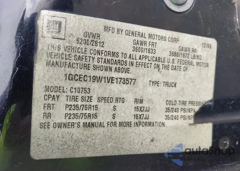 1997 Chevrolet C1500 Fleetside z USA, uszkodzony, nr VIN 1GCEC19W1VE173577